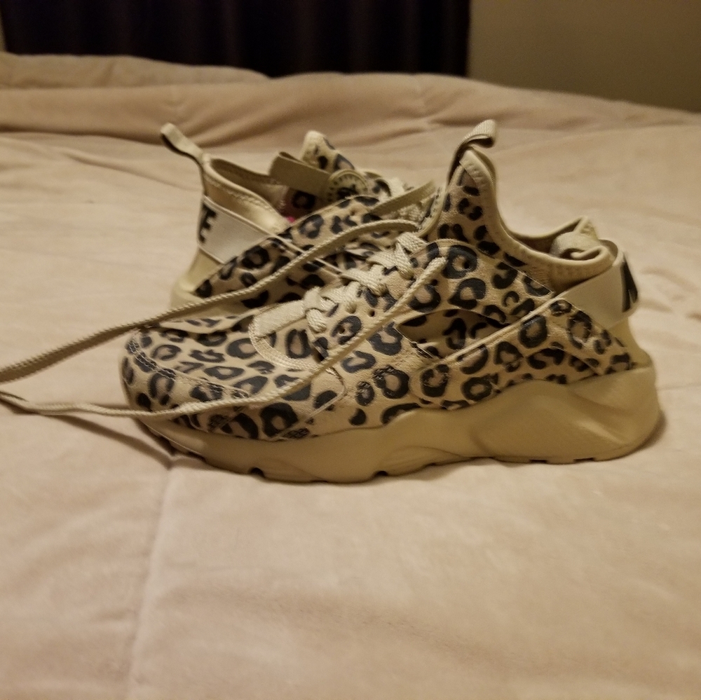 Women's size 8 Leopard NIKE sneakers